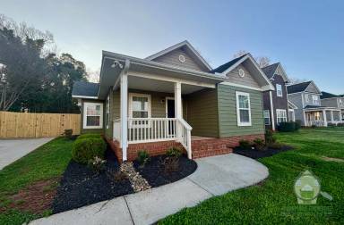 Main picture of 305 S Calhoun St