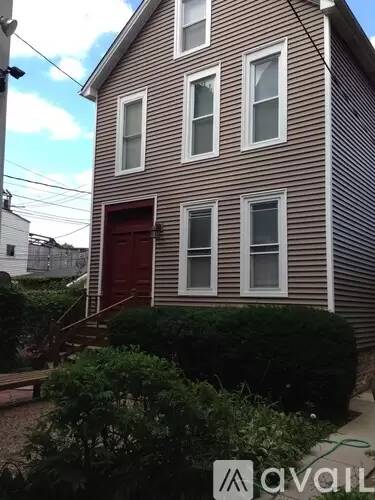 Main picture of 3046 N Southport Ave