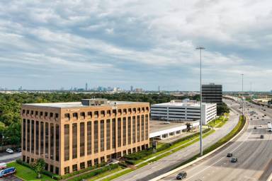 Main picture of 2525 North Loop W