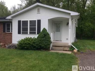 Main picture of 102 River St