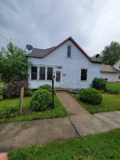 Main picture of 105 E Prairie St