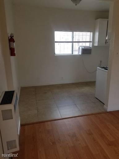 Main picture of 2440 Wabash Ave