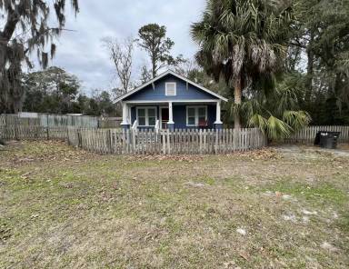Main picture of 204 W 3rd St