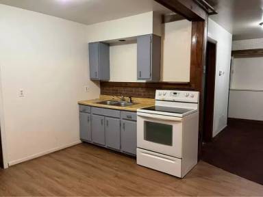 Main picture of 101 Powell Ave
