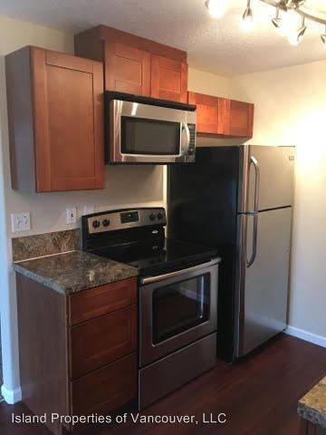 Main picture of 1020 SE Park Crest Ave