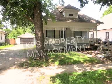 Main picture of 1221 S Water St