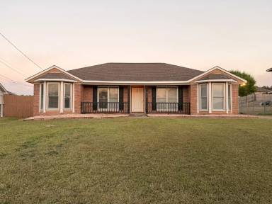 Main picture of 6230 Valencia Dr