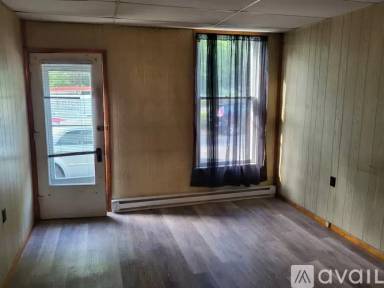 Main picture of 2432 Main St
