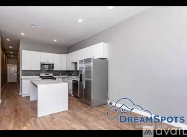 Main picture of 4710 S King Dr