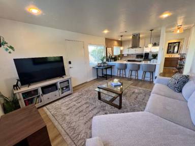 Main picture of 3672 Arizona St