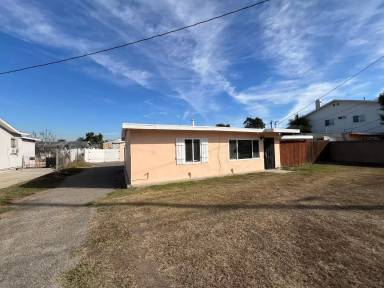 Main picture of 8292 Gay St