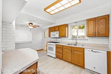 Main picture of 3112 Elroy Ave