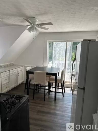 Main picture of 39 Locust St
