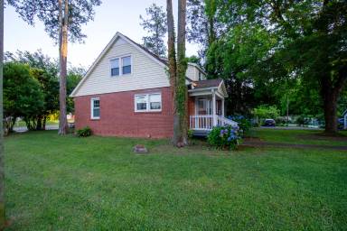 Main picture of 3400 Eastway Dr