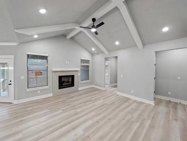 Main picture of 8 Osborne Dr