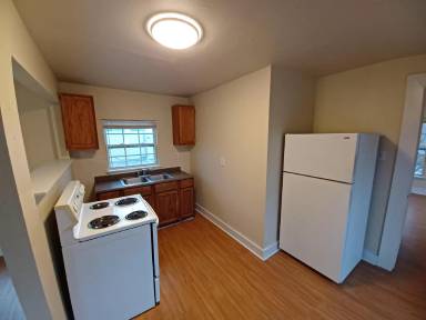 Main picture of 905 W Lynwood Ave