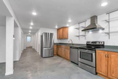 Main picture of 1800 Elaine Dr