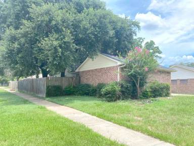 Main picture of 16222 Summer Dew Ln