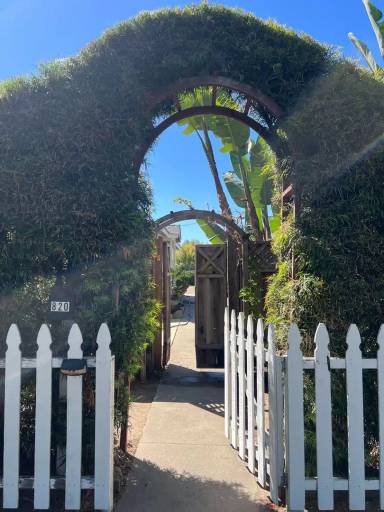 Main picture of 820 W Mission St