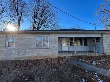 Main picture of 3304B E Portland St