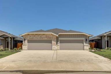 Main picture of 657 Blackland Dr