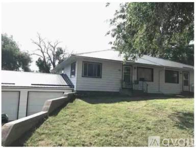 Main picture of 643 S 5th St