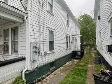 Main picture of 734 1/2 W John St