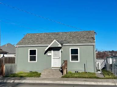 Main picture of 709 SW Frazer Ave