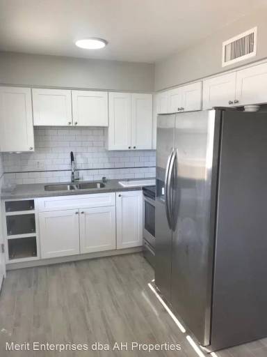 Main picture of 907 N Grand