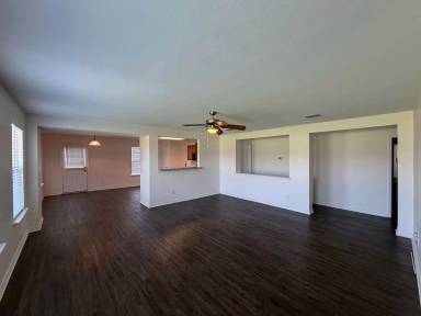 Main picture of 300 Stanford