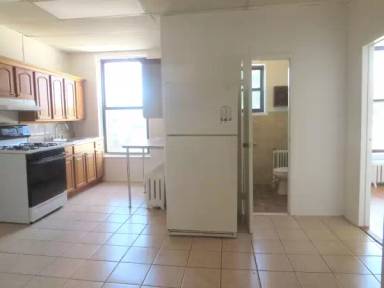 Main picture of 649 Grand St