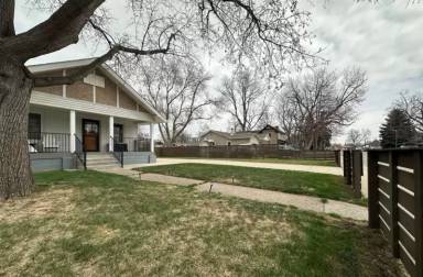 Main picture of 315 W 8th St