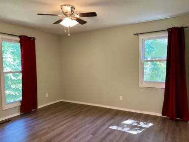 Main picture of 8 Cummings Ln