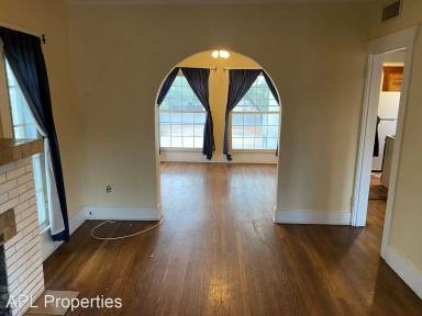 Main picture of 1321 N Euclid Ave