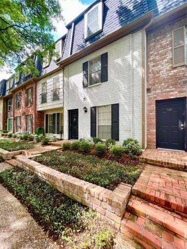 Main picture of 361 N Post Oak Ln
