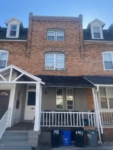 Main picture of 141 N Farson St