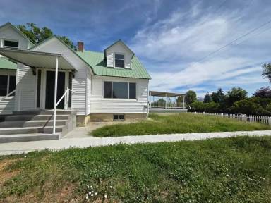 Main picture of 81 N Lake Ave