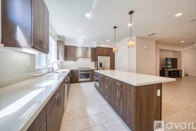 Main picture of 646 N Gramercy Pl