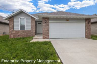 Main picture of 844 S Waco Ave
