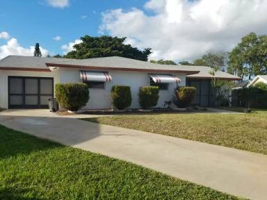 Main picture of 10133 Windtree Ln N