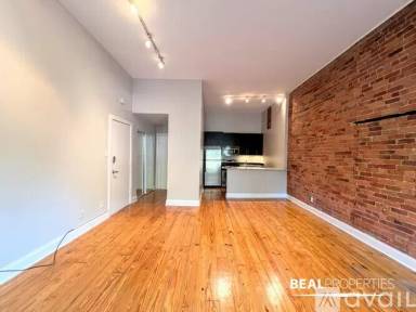 Main picture of 2200 N Clark St