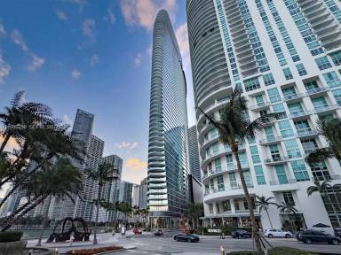Main picture of 300 Biscayne Boulevard Way