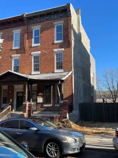 Main picture of 2255 N Park Ave