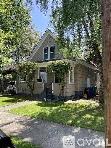 Main picture of 706 N Sumner St