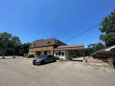 Main picture of 3704 E Lake Rd
