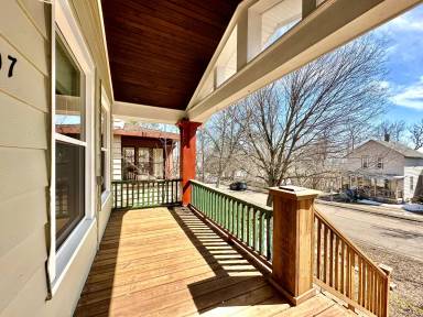 Main picture of 807 E 6th St