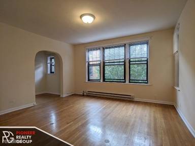 Main picture of 719-27 W Barry Ave