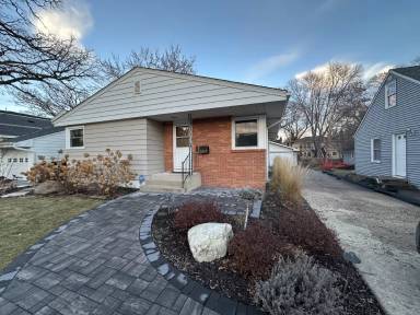 Main picture of 5817 Ashcroft Ave