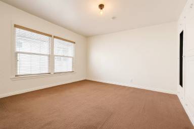 Main picture of 442 Kelton Ave
