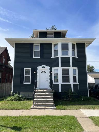 Main picture of 124 Oak Street